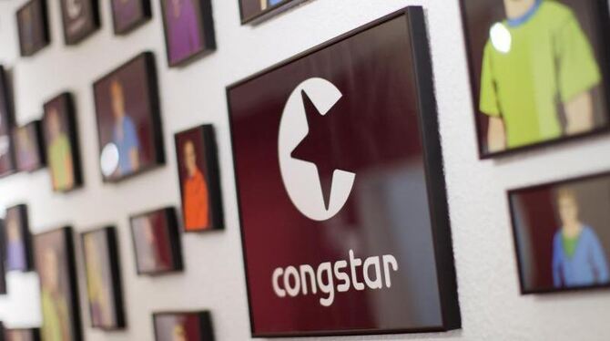 Das Logo des Telekommunikationsanbieters Congstar hängt in der Konzernzentrale in Köln in einem Flur. Foto: Rolf Vennenbernd Das Logo des Telekommunikationsanbieters Congstar hängt in der Konzernzentrale in Köln in einem Flur. Foto: Rolf Vennenbernd