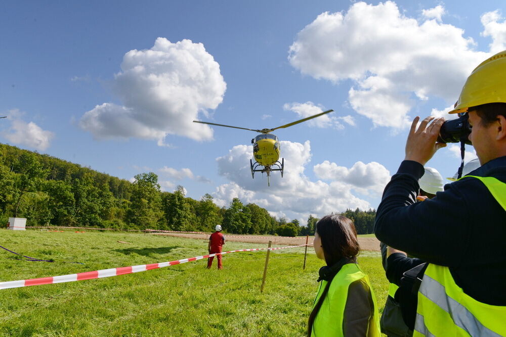 Aufbau Windmessmast auf dem Hochfleck