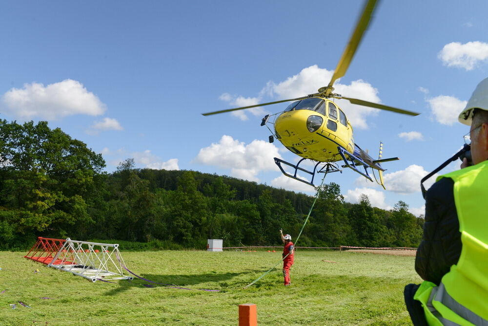 Aufbau Windmessmast auf dem Hochfleck