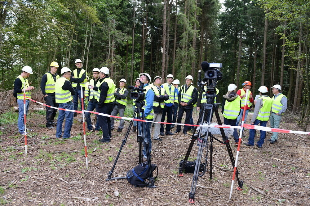 Aufbau Windmessmast auf dem Hochfleck