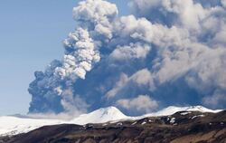 Im April 2010 legte der isländische Vulkan Eyjafjallajökull den Flugverkehr über Teilen Europas lahm. Foto: S. Olafs/Archivbi