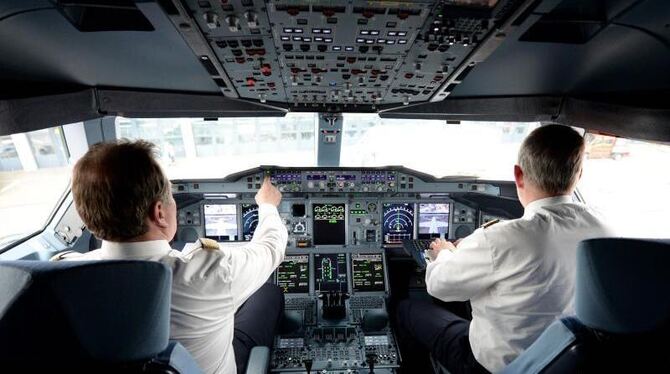 Im Tarifkonflikt geht es um höhere Gehälter und die Übergangsrenten für die 5400 Piloten bei Lufthansa, Germanwings und Lufth