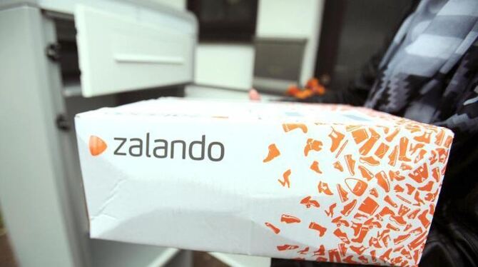 Paket von Zalando: Viele Online-Händler hatten zuletzt kostenlose Retouren zurückgeschraubt. Foto: Oliver Berg