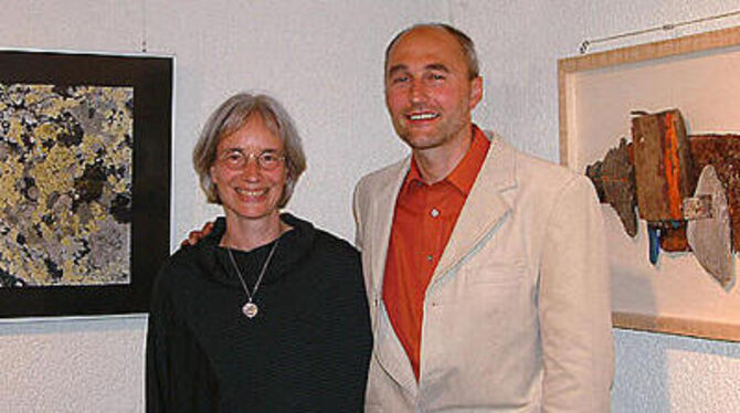 Werke von Bianca-Martina Thun und Sieger Maier sind derzeit in der Pfullinger Stadtbücherei zu sehen.  FOTO: KAB