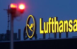Der Start ins Wochenende wird für viele Lufthansa-Passagiere zu einer Geduldsprobe. Foto: Bodo Marksl