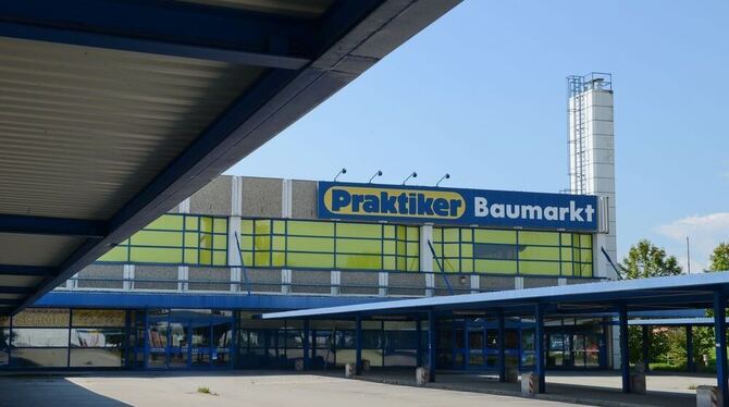 Der Ex-Praktiker-Baumarkt steht seit Oktober leer. Die Vermarktung des Gebäudes gestaltet sich schwierig. GEA-FOTO: PACHER