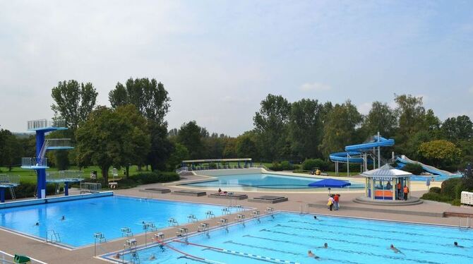 Von der Tribüne aus hat man den besten Überblick. So überschaubar wie hier war die Zahl der Badegäste in dieser Saison wegen der