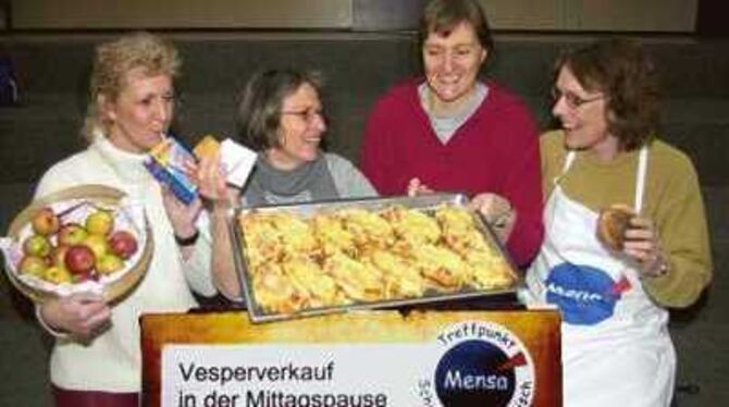 Damit es allen schmeckt: Qualität ist wichtig für den Treffpunkt Mensa mit seinem Vorstand (von links) Elisabeth Schaper, Helga
