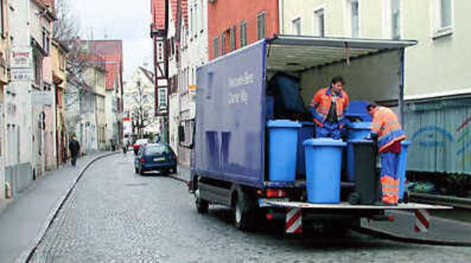 Blaue Tonne für die Altstadt: Zur nächsten Altpapier-Abholung im März gibt's hier keine Zeitungsbündel und Pappkartons mehr