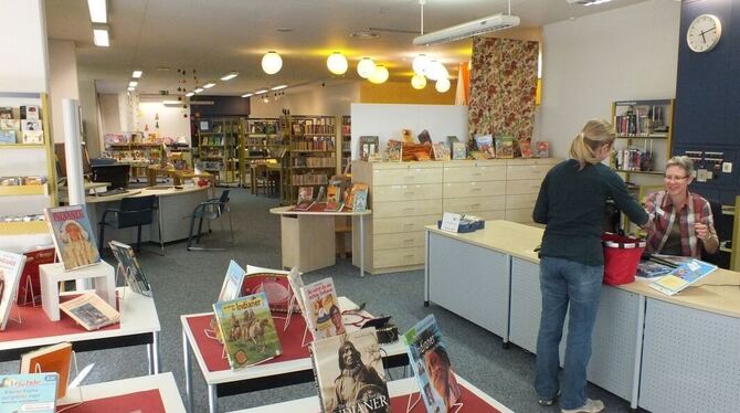 Treffpunkt Mediothek: Die Bildungseinrichtung wird täglich von ungefähr 250 Besuchern frequentiert. GEA-FOTO: HEK Treffpunkt Mediothek: Die Bildungseinrichtung wird täglich von ungefähr 250 Besuchern frequentiert. GEA-FOTO: HEK