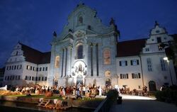 Die Geschichte des Bieres als farbenfrohes, turbulentes Spektakel von 220 Laienschauspielern auf die Freilichtbühne des Zwiefalt