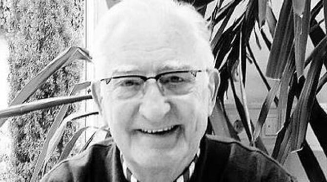 Hans-Dieter Holzschuh ist nach wie vor für junge Musiker im Dienst. GEA-FOTO: JSG Hans-Dieter Holzschuh ist nach wie vor für junge Musiker im Dienst. GEA-FOTO: JSG