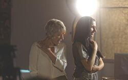 Für Kuschel-Atmosphäre sorgt »Magican«, der Nebel aus der Sprühdose, schräg beleuchtet von viel Licht. Alexandra (links) und Ani