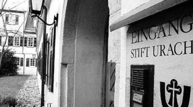Die Landessynode hält am Einkehrhaus in Bad Urach fest. Das Stift muss aber noch rentabler werden.
GEA-FOTO: USCHI PACHER Die Landessynode hält am Einkehrhaus in Bad Urach fest. Das Stift muss aber noch rentabler werden.
GEA-FOTO: USCHI PACHER