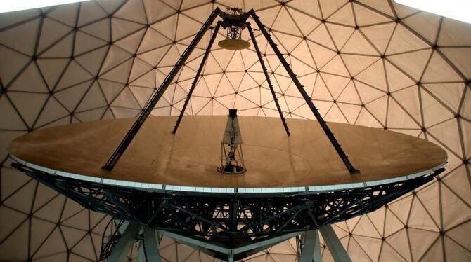 Großes Ohr: Eine 18-Meter-Satellitenschüssel in der BND-Station Bad Aibling. Foto: Stephan Jansen/Archiv