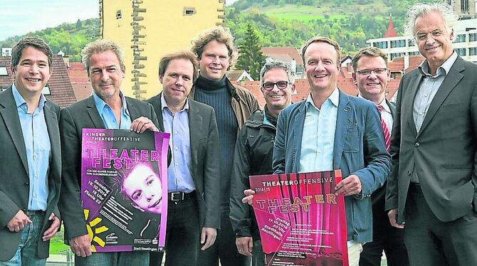 Geballte Theateroffensive (von links): Andreas Vogt (Kulturamt), Stefan Hallmayer (Theater Lindenhof), Axel Krauße (Zimmertheate Geballte Theateroffensive (von links): Andreas Vogt (Kulturamt), Stefan Hallmayer (Theater Lindenhof), Axel Krauße (Zimmertheate