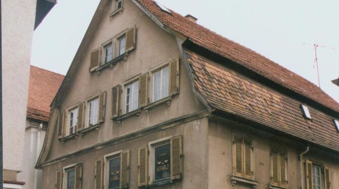 Im Jahr 1785 gebaut, fiel das Haus Hindenburgstraße 14 dem Hagel zum Opfer. Die eingedrungene Nässe beeinträchtigte die Statik.