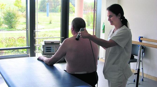 Aus dem Großraum Stuttgart kommt dieser Patient nach Münsingen in die Albklinik, wo er auf Linderung seiner Schmerzen hoffen dar