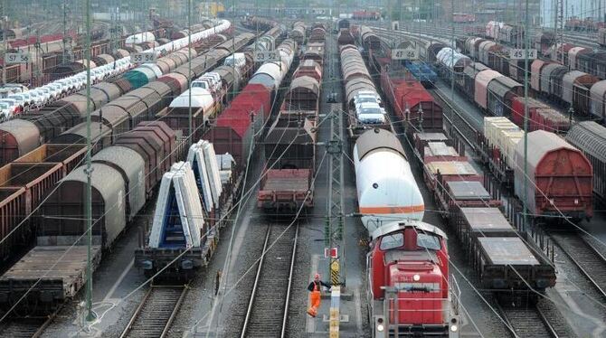 Die Lokführergewerkschaft GDL will den Zugverkehr am Wochenende komplett lahmlegen. Foto: Jonas Güttler