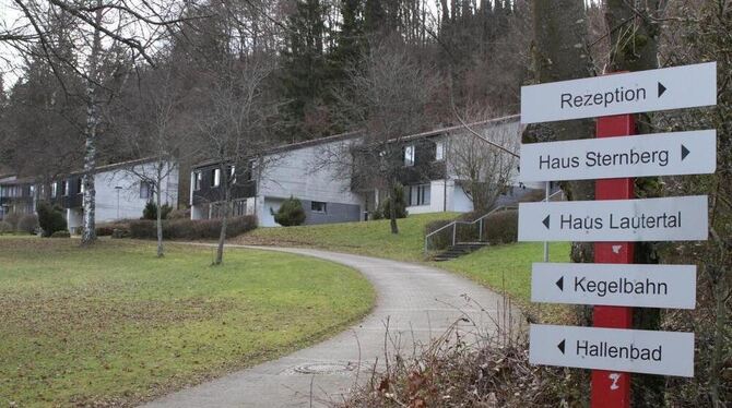 In 24 Wohnungen im leer stehenden Gomadinger Feriendorf werden von November an Flüchtlinge einziehen. GEA-ARCHIVFOTO: SCHRADE