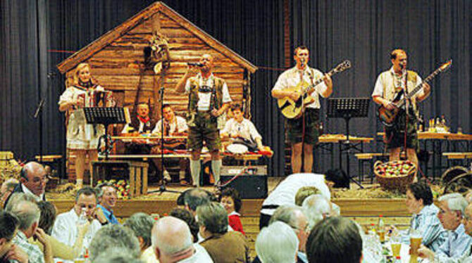 Weltmeister und andere Könner der Volksmusik, wie hier die »Alpenschlawiner«, füllten zwei Abende hintereinander die Silcherhall