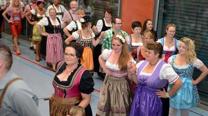 Die Banater Schwaben schritten zur Dirndlparade.