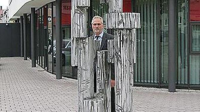 Ob »D-Mark-Kaktus« oder »Euro-Turm«: Mit Alfred Seidenschwarz freut sich die ganze Kreissparkasse über d