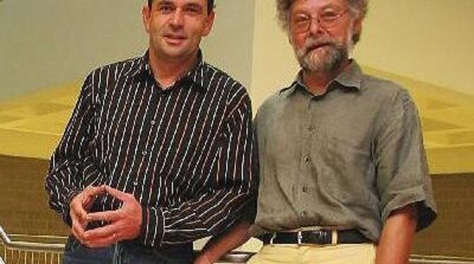 Bildungsgutscheine haben sich nicht bewährt, finden der Reutlinger VHS-Leiter Dr. Ulrich Bausch (links) und Frank Mayer, Abteilu