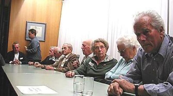 Sie wollten einfach nur einen Sportplatz haben und packten 1936/37 voller Begeisterung mit an, die Zeitzeugen (von links): Herma