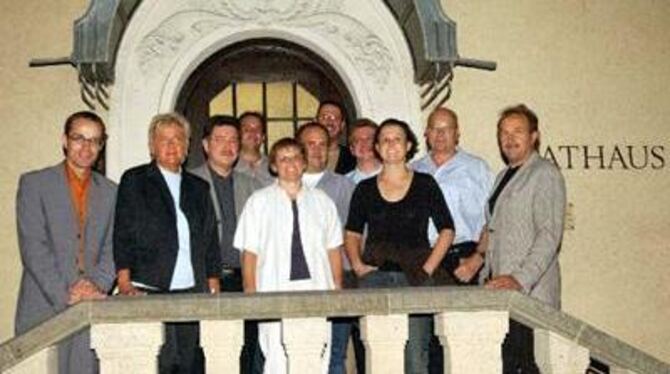 Gruppenbild jetzt auch mit Damen: Der neue Mittelstädter Bezirksgemeinderat. Vorn (von links) Bernd Haug, Anette Bauer (neu), Ut