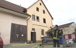Die Bewohner des ehemaligen Hotel Garni am Eninger Rathausplatz hatten Glück: Die Feuerwehr war noch schneller als sonst am Eins