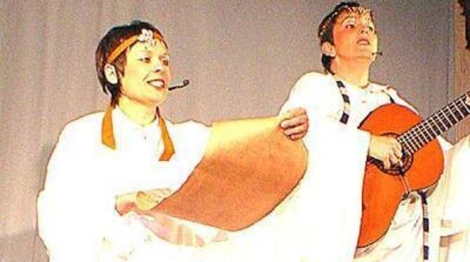 Professionelle und witzige Abrundung des Festakts im Landheim Buttenhausen: Eine Aufführung von »Dein-Theater«. FO