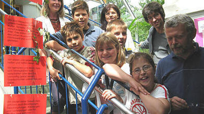 Ganz in rot und für alle sichtbar haben die Bodelschwingh-Schüler ihre neue Verfassung aufgehängt. Sie soll ihnen mehr Sicherhei