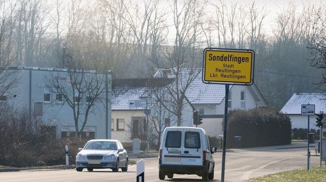 Hier, beim Nordportal der Gemeinde Sondelfingen, soll in Bälde ein ovaler Kreisverkehr realisiert werden. ARCHIV-FOTO: TRINKHAUS Hier, beim Nordportal der Gemeinde Sondelfingen, soll in Bälde ein ovaler Kreisverkehr realisiert werden. ARCHIV-FOTO: TRINKHAUS