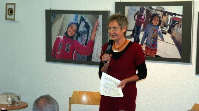 Ingrid Rumpf in ihrem Element: Auch bei der Eröffnung der Nakba-Ausstellung vor einem Jahr in Pfullingen wies sie auf das Schick