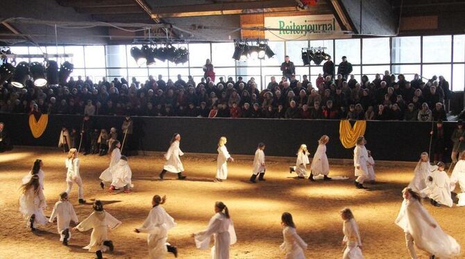 Weihnachtliche Stimmung wollen auch jetzt wieder viele Akteure in die Marbacher Reithalle zaubern. GEA-ARCHIV-BILD: KOZJEK Weihnachtliche Stimmung wollen auch jetzt wieder viele Akteure in die Marbacher Reithalle zaubern. GEA-ARCHIV-BILD: KOZJEK