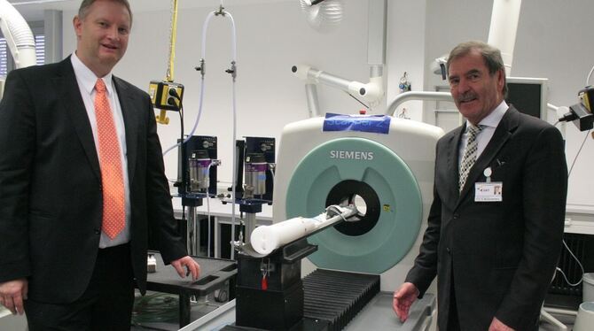 Auf Mausgröße zugeschnitten: Das neue Forschungsgebäude der Uniklinik ist mit hochmodernen Geräten wie hier einem Kernspintomogr