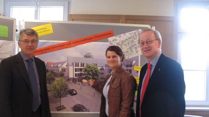 So könnte künftig Grafenbergs Ortszentrum aussehen: Bürgermeisterin Annette Bauer erklärt dem politischen Sprecher der SPD-Landt