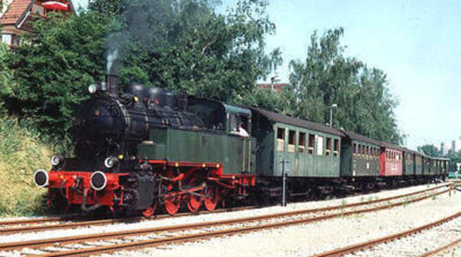 Gemächlich und trotzdem mit Volldampf unterwegs: Am Sonntag fährt der Dampfzug zwischen Engstingen und Gammertingen. FOTO: PR