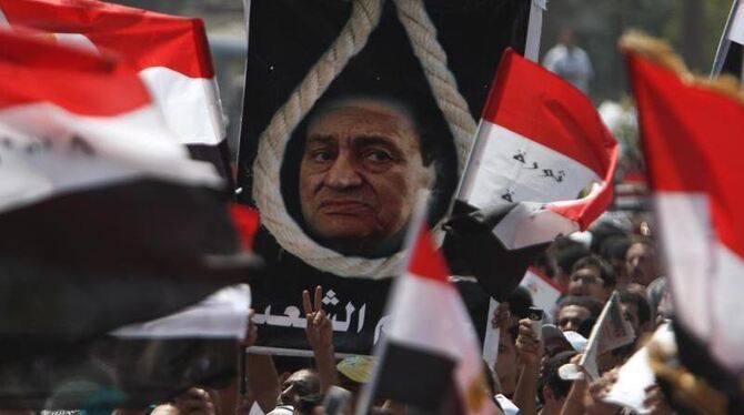 Tahrir-Platz im September 2011: Ein Plakat mit dem Konterfei von Husni Mubarak und einem symbolischen Strick um seinen Hals.