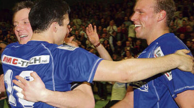 Freude pur auch bei Tobias Heger, Vladimir Temelkov und Axel Kromer (von links). FOTO: NIETHAMMER