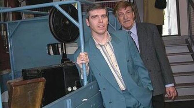 Das waren noch Zeiten: Walter Schlegel und Museumsleiter Hermann Berner neben dem »Goliath«, mit dem die Schlegel-Brüder nach de