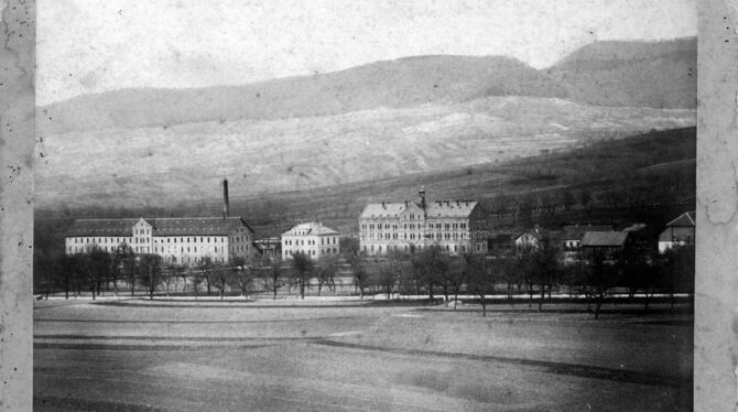 Sie wurde 1861 gegründet und ist Dettingens ältester Industriebetrieb: Die Papierfabrik im Jahr 1912.  AHLSTROM-MUNKSJÖ
