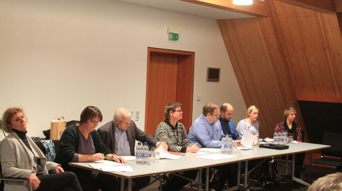 Außerordentliche Mitgliederversammlung von Bad Urach aktiv: Sabine Hunzinger (Zweite von links) hat nach zehn Jahren aufgehört,