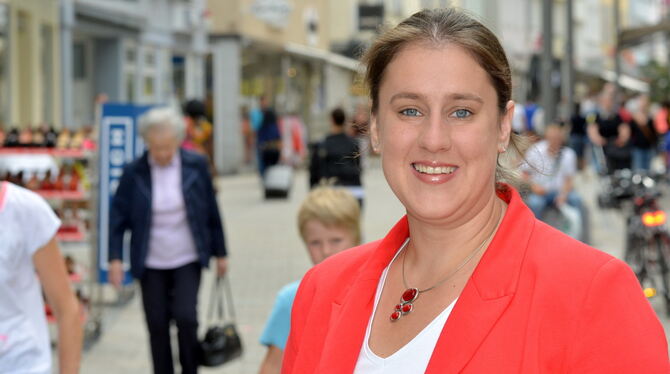 Rebecca Hummel ist gerne bei den Leuten: Als Politikerin sieht sie sich vor allem auch als Ansprechpartnerin für die Bürger. FO Rebecca Hummel ist gerne bei den Leuten: Als Politikerin sieht sie sich vor allem auch als Ansprechpartnerin für die Bürger. FO