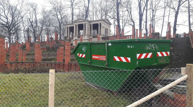 Der Bauzaun ist weg: Nach gut zwei Jahren aufwendiger Sanierung steht das historische Belvedere wieder frei im Park der Villa Be