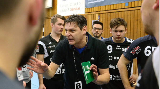 Neuhausens neuer Trainer Sinisa Mitranic versuchte alles – vergebens.  FOTO: PIETH