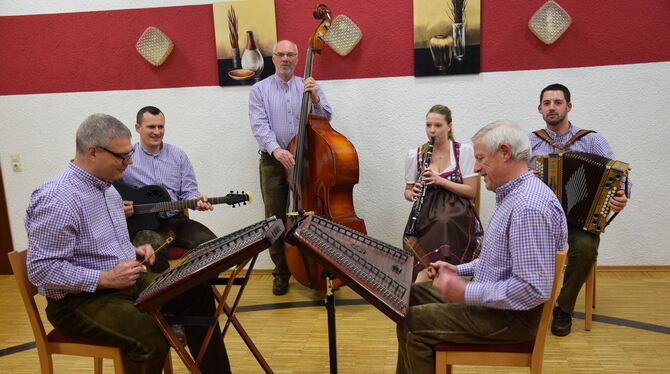 In dieser Besetzung spielen die Echaztaler Volksmusikanten seit bald 15 Jahren zusammen: Peter Sautter (von links), Oliver Brand