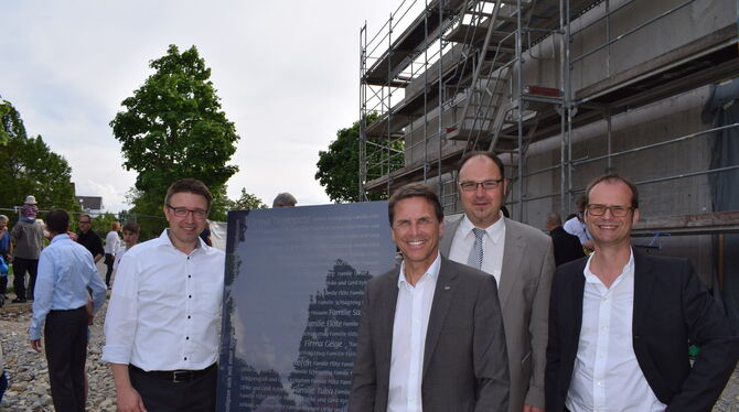Sie freuen sich über die Bausteine-Aktion für die Musikschule: Franz Wildgruber, Vorsitzender des Fördervereins, Bürgermeister C