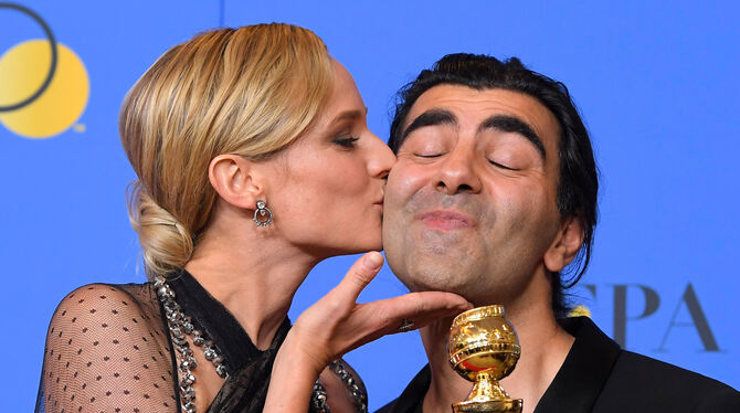 Schauspielerin Diane Kruger (links) küsst Fatih Akin in Beverly Hills im Rahmen der Verleihung der 75. Golden Globe Awards zur A